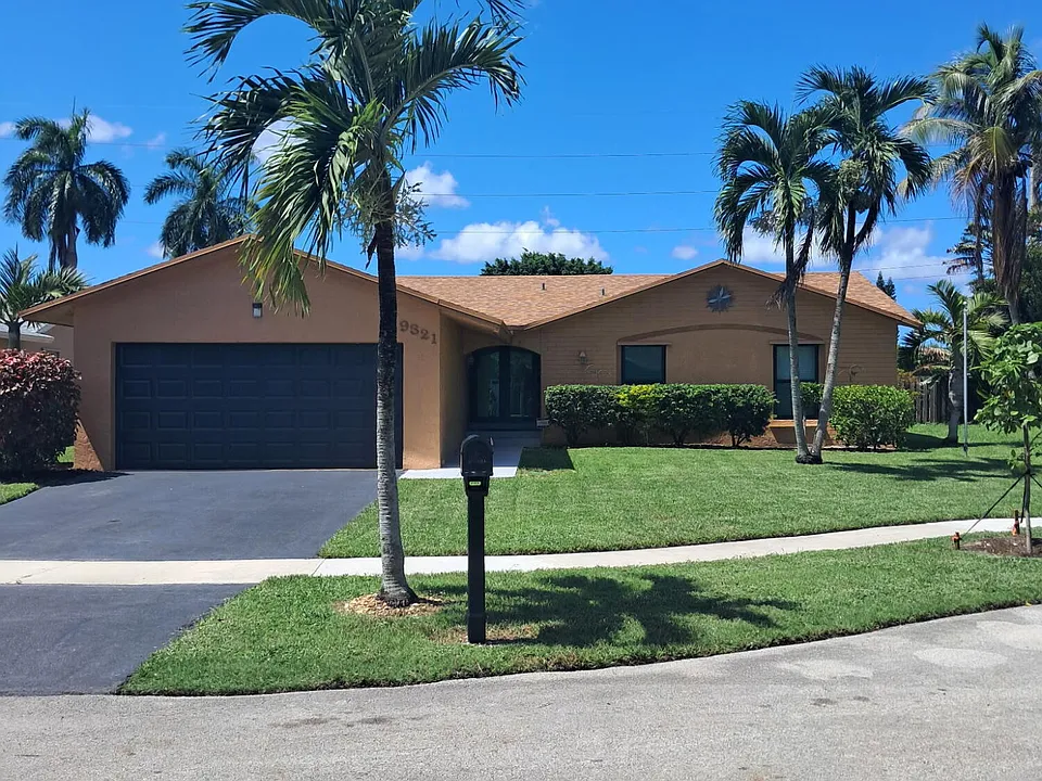 9321 NW 43rd Mnr S