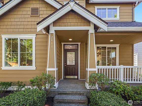 3rd image of 2441 31st Avenue NE