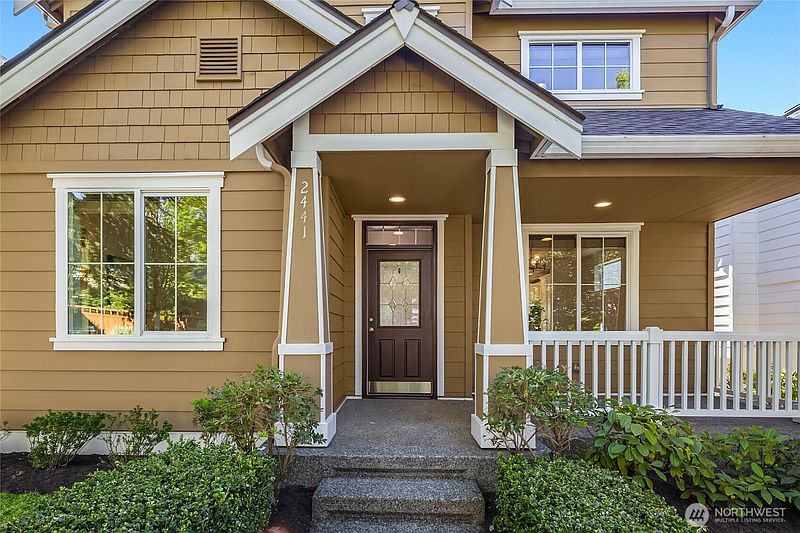 3rd image of 2441 31st Avenue NE