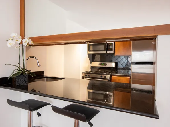 300 East 59th Street image 3 of 12