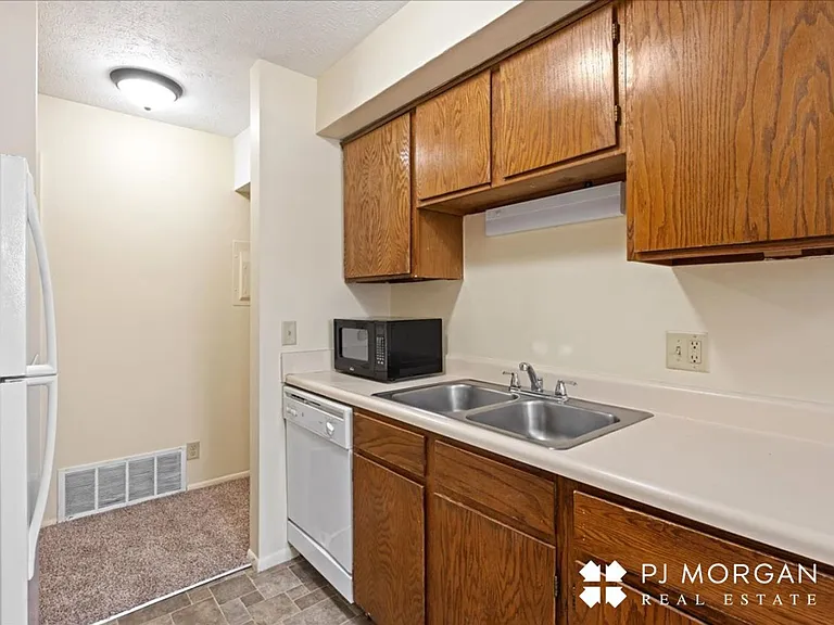 Oakbrook Apartments — Photo 9