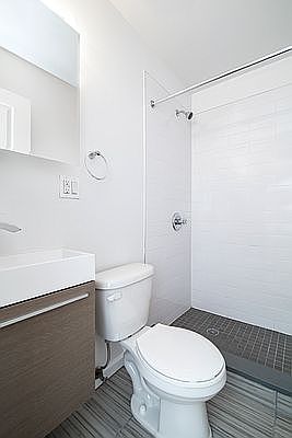3rd image of 308 Kosciuszko St APT 3L