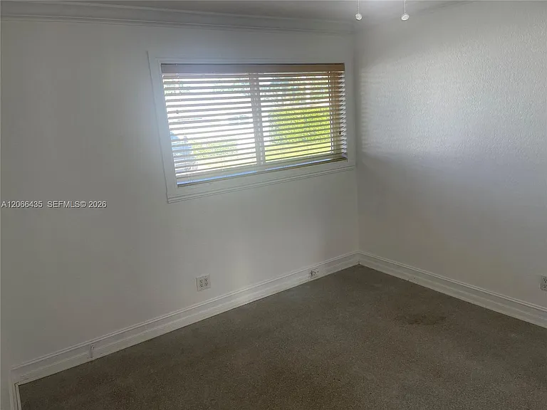 1400 N 16th Ave #2 — Photo 8