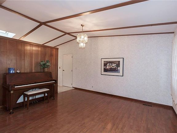 4th image of 3727 Ireland Dr