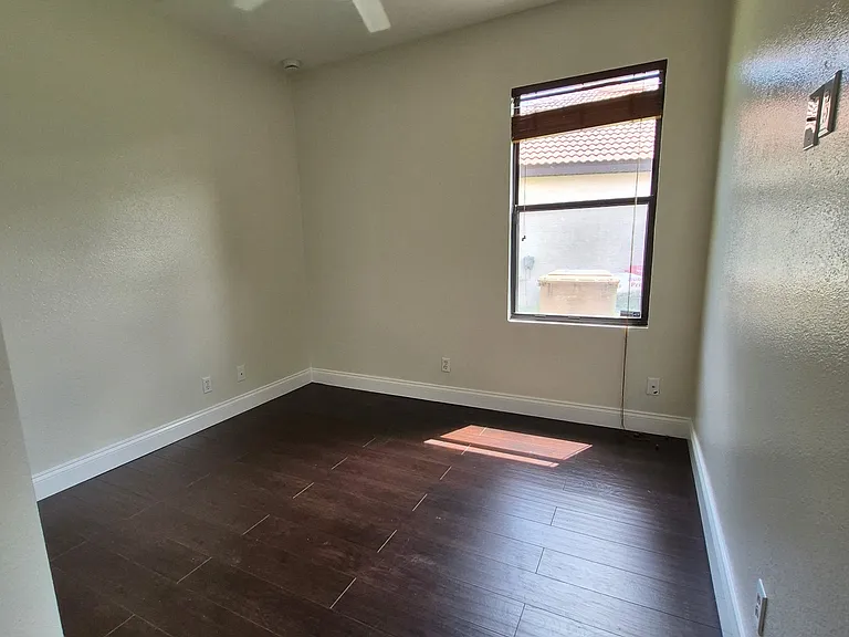 2988 Marbella Dr — Photo 32