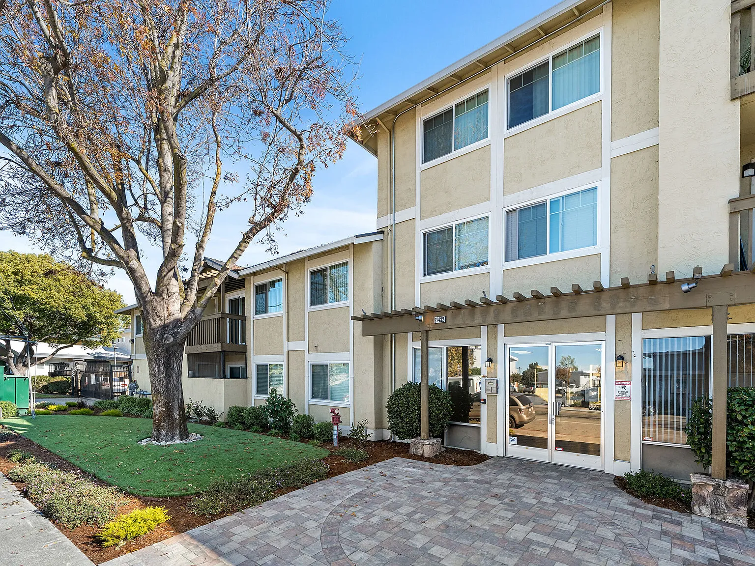 Vista Creek Apartments — Photo 2