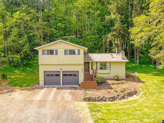 2nd image of 16367 Emerald Green Ln SE
