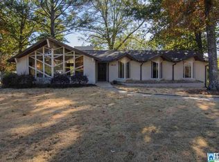 1625 Stonewall Dr, Vestavia Hills, AL 35226