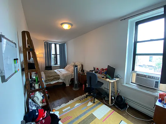 Rented by Mdays Realty | media 23