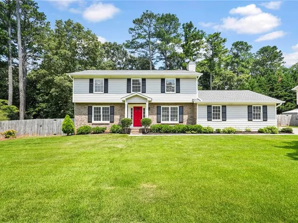 5663 Seville Ln, Stone Mountain, GA 30087