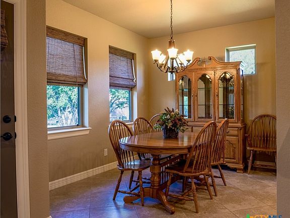 5th image of 225 Bluebonnet Dr