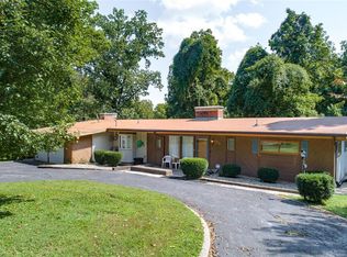 928 Fernwood Dr, Saint Charles, MO