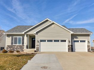 1916 3rd Ave SW, Altoona, IA 50009