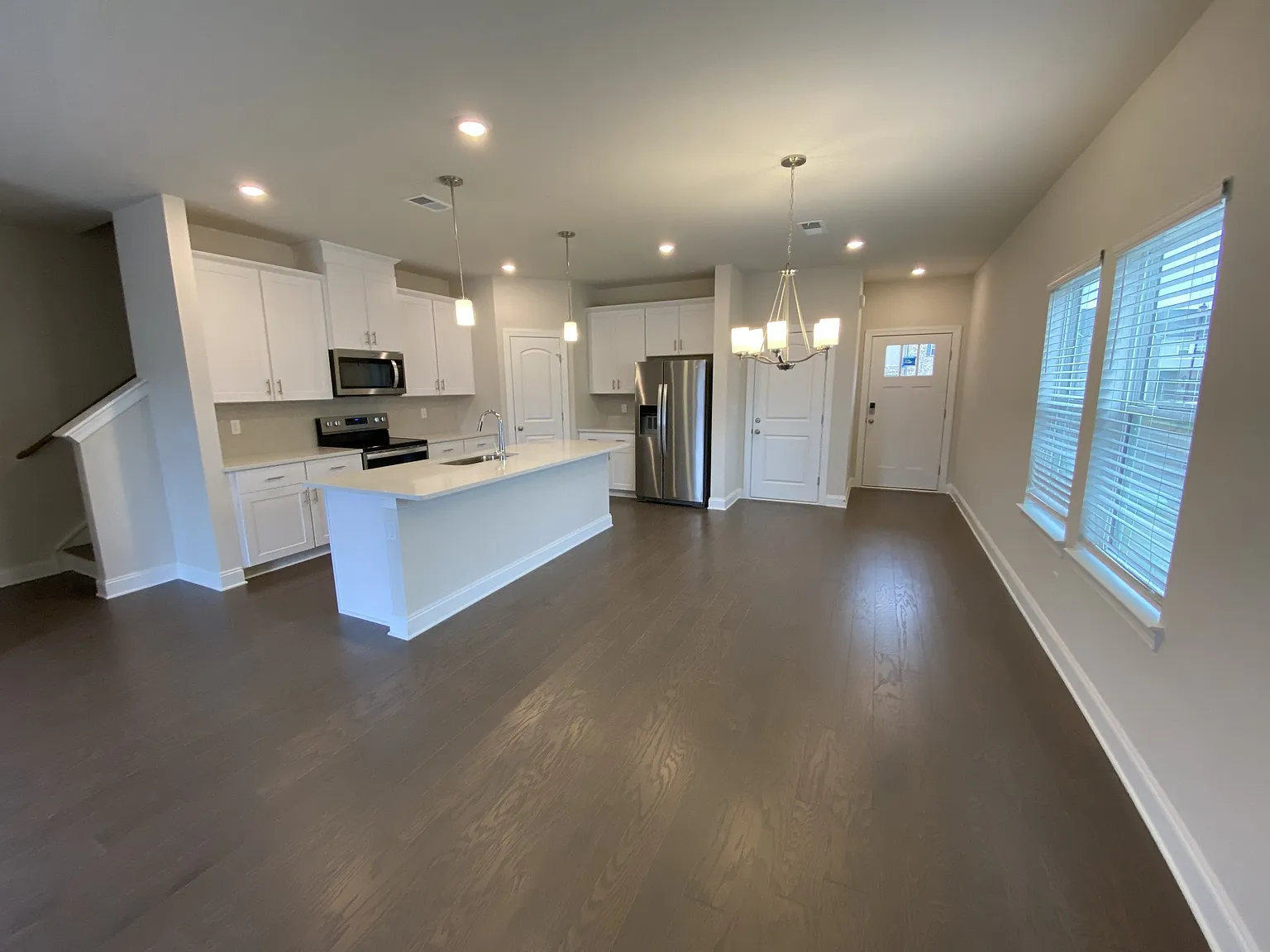 3 bed, 2.5 bath, 1834 sqft, $1,920 — Photo 4