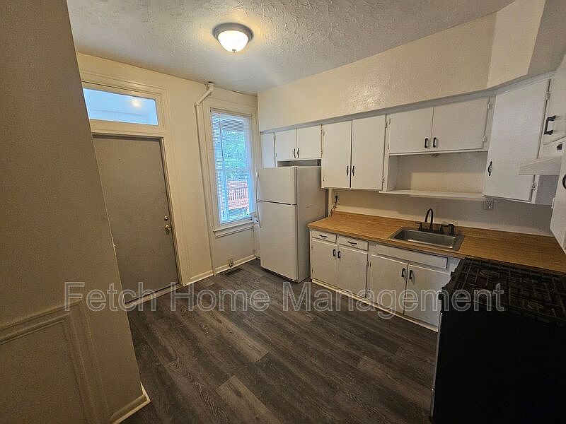 1st image of 569 W Philadelphia St Unit 1