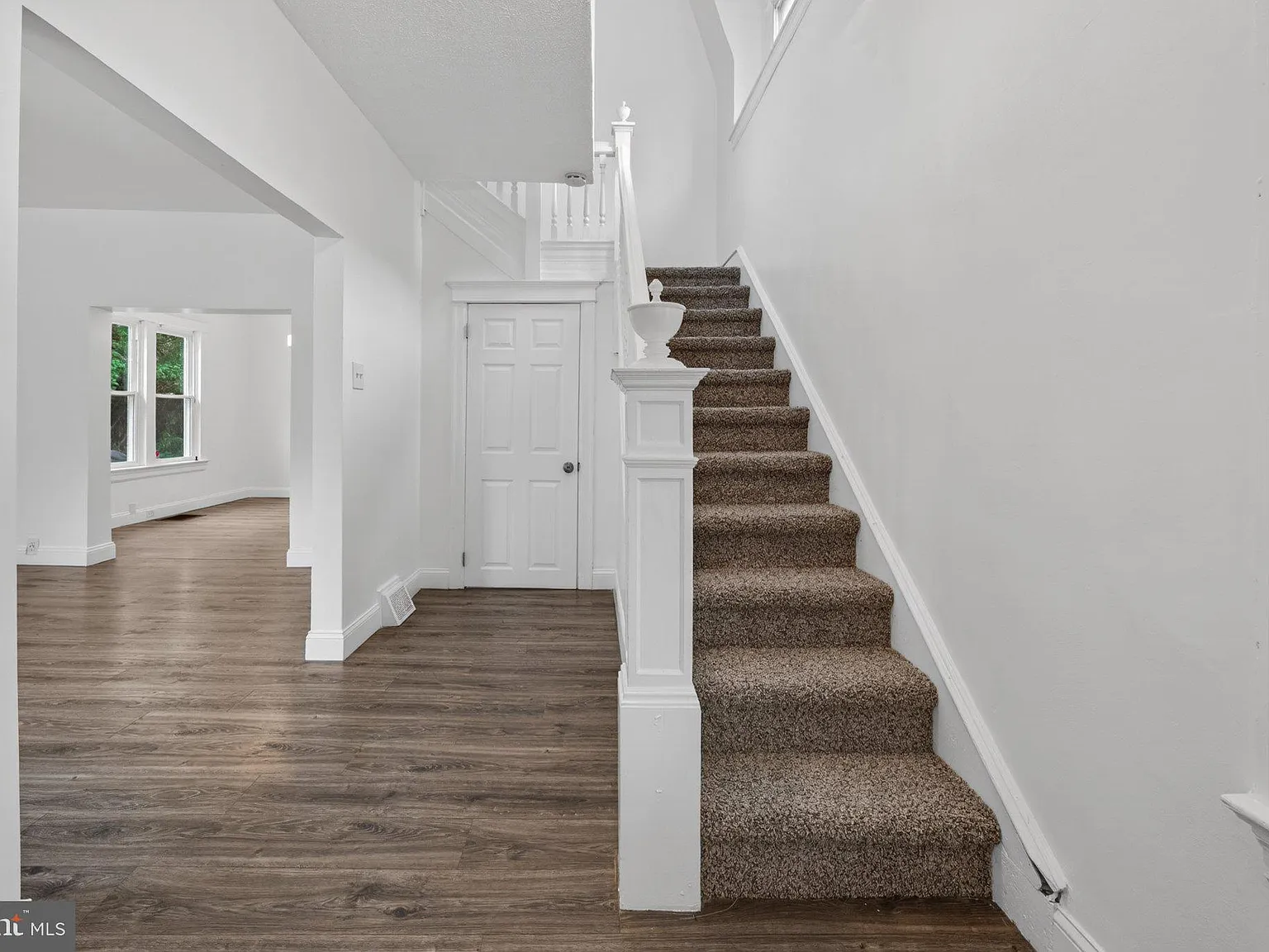 3 bed, 1.5 bath, 1284 sqft, $2,500 — Photo 2