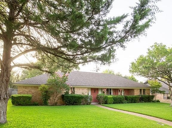 3rd image of 8209 Knottingham Dr