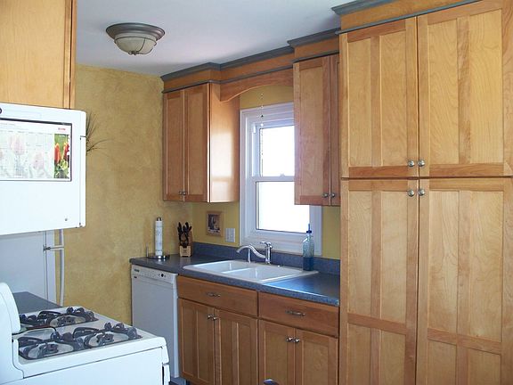 4th image of 2576 Acorn Dr