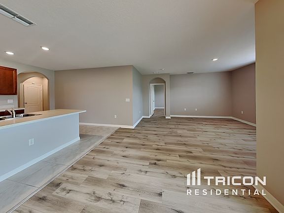 5th image of 949 Summer Glen Dr