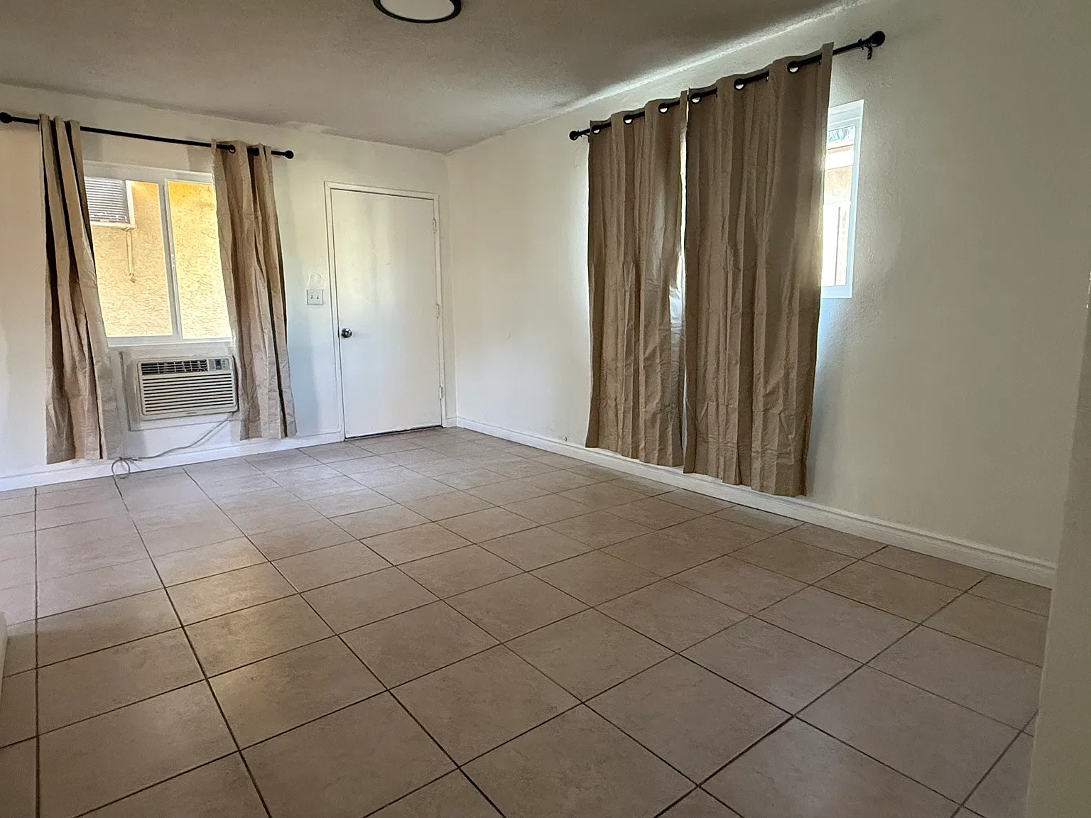 2 bed, 1000 sqft, $2,200 — Photo 3