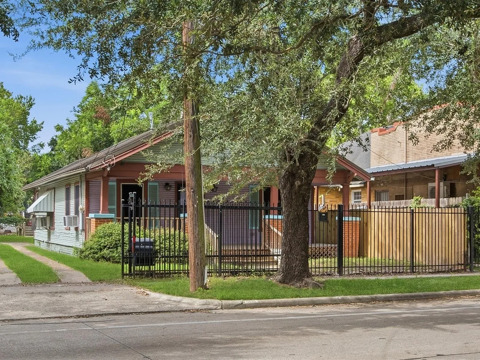 2 bed, 1.0 bath, 1320 sqft, $1,400 — Photo 2