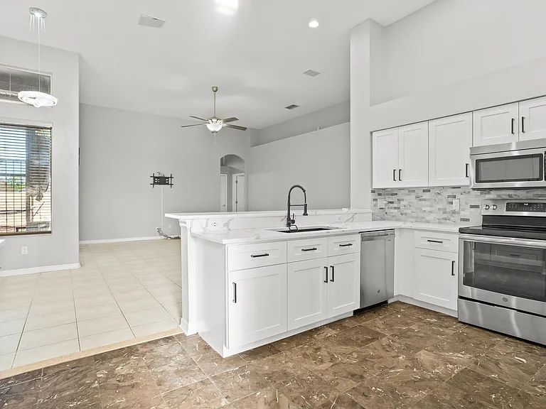 2810 University Acres Dr — Photo 11