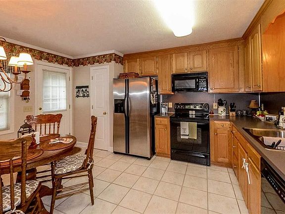 5th image of 2989 Lawrence Dr