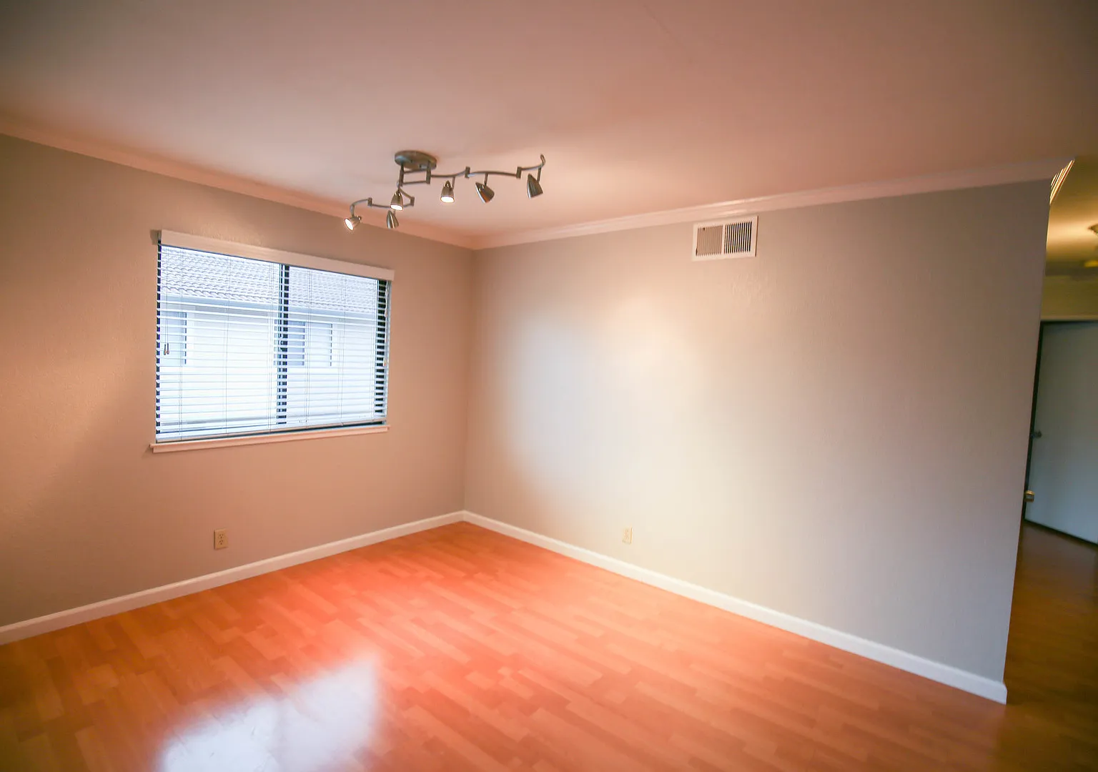 Union City Townhome on Alvarado Niles — Photo 3