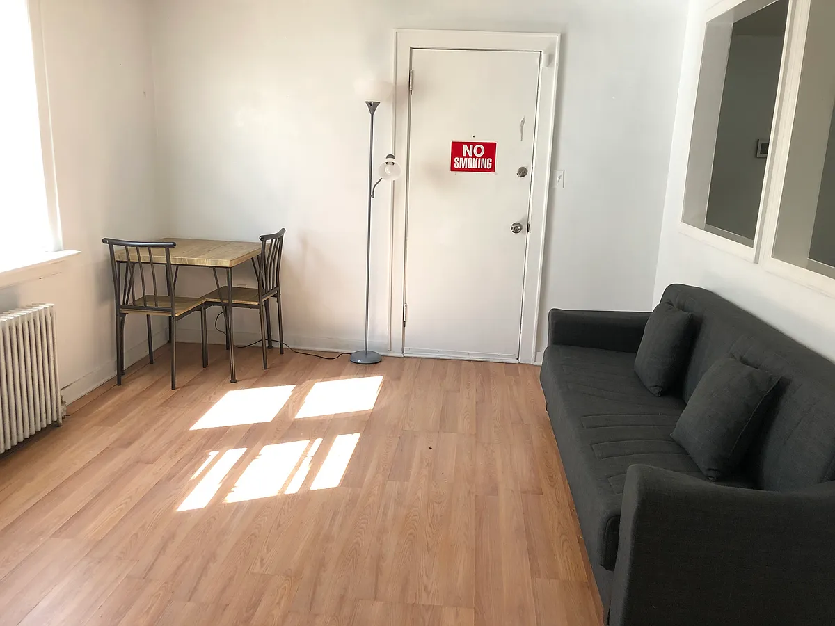 Building Photo - 370 E 18th St #4