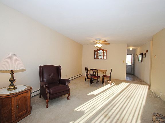 5th image of 6 Springwood Dr