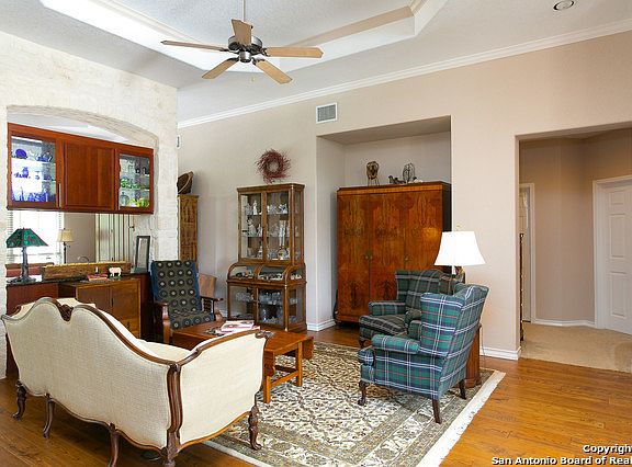 3rd image of 1713 Parkview Dr