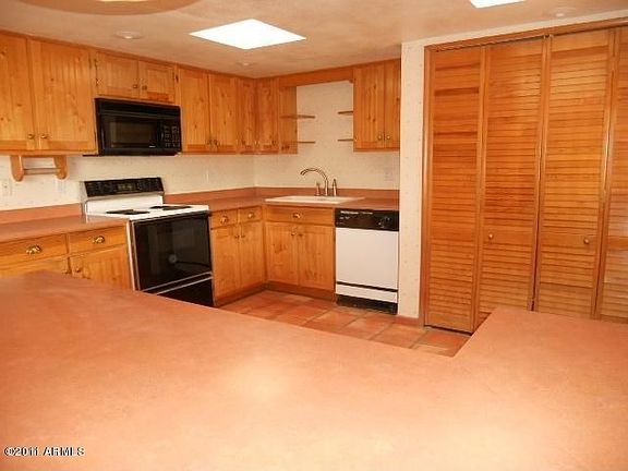 3rd image of 3740 E Sahuaro Dr