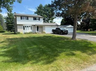2555 Judy Ln, Shelby Township, MI 48316