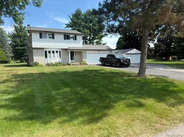 2555 Judy Ln, Shelby Township, MI 48316