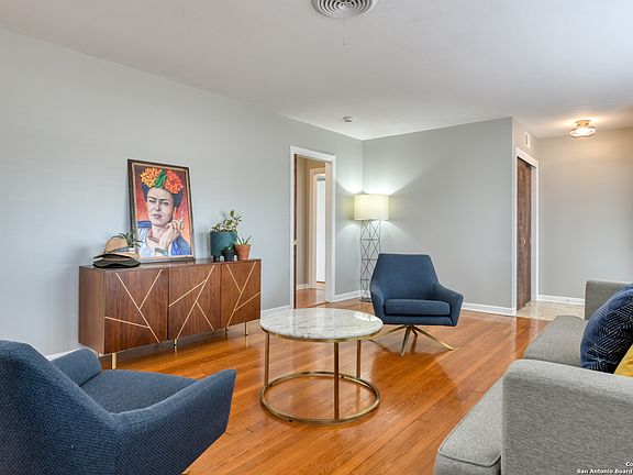 5th image of 502 ROYAL CT