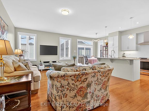 3rd image of 478 Fernside St