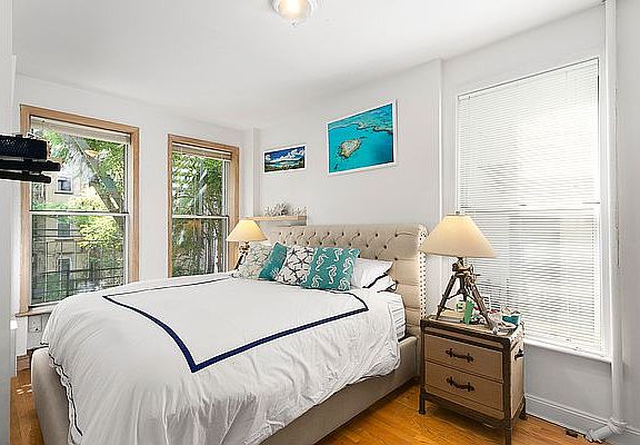 5th image of 418 11th St APT 1