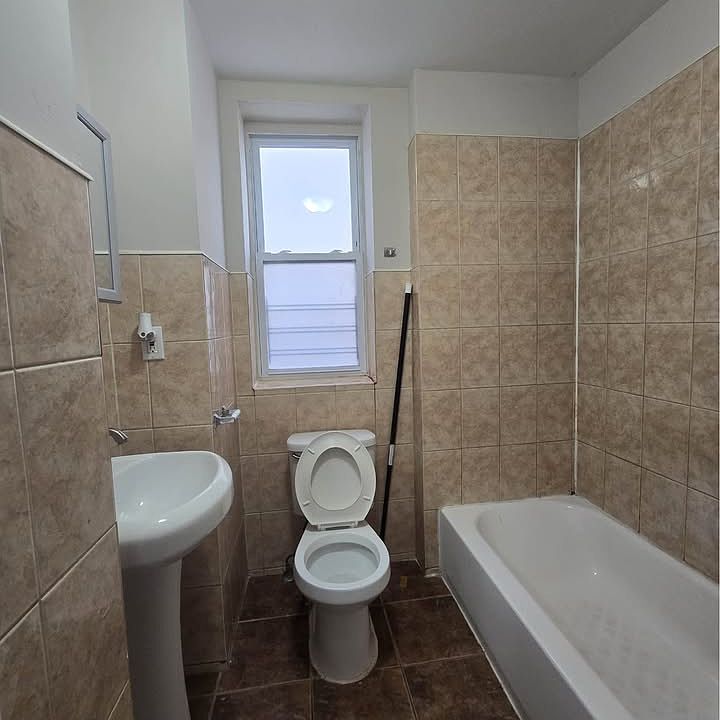 2nd image of 278-279 Goldsmith Ave #H