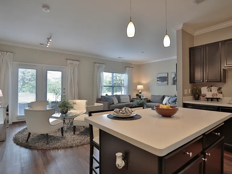 Kendal On Taylorsville — Photo 6