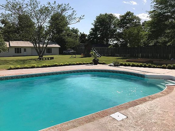 Pool with view of fence/gard