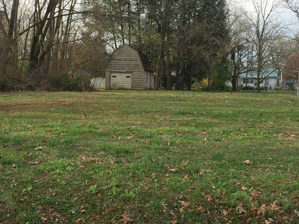 2nd image of 412 Davis St