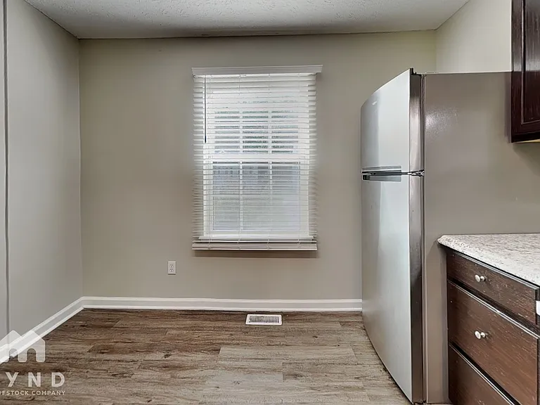 1106 Lady Banks Dr — Photo 4