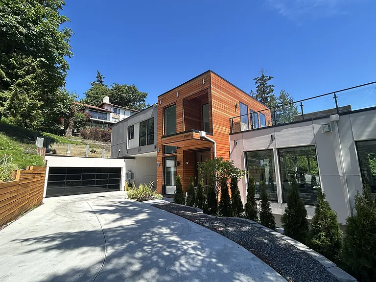 8243 W Mercer Way — Photo 5