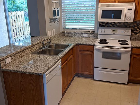 5th image of 30203 Swinford Ln