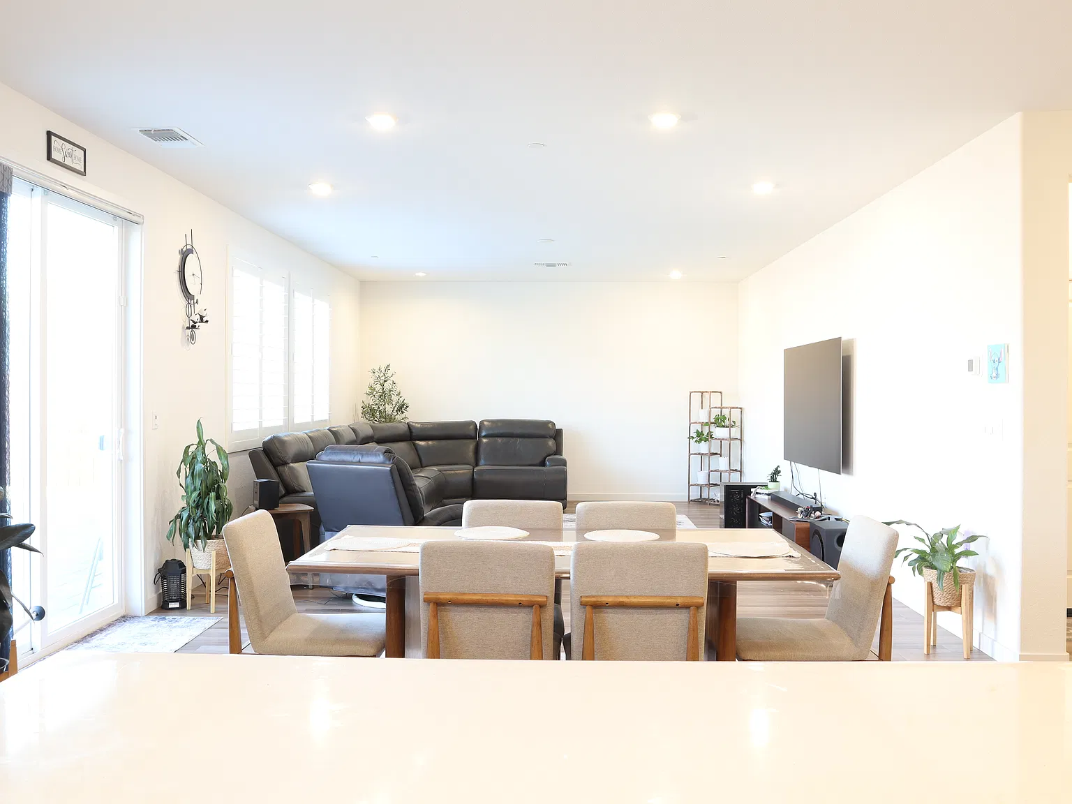 5 bed, 3.0 bath, 2725 sqft, $3,350 — Photo 4