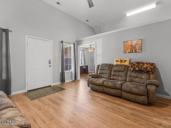 4th image of 5646 Alexandria Ln