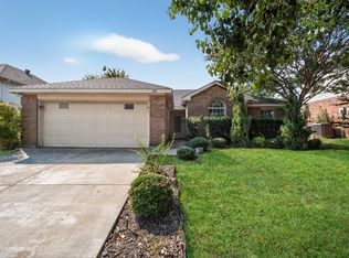 202 Kenosha Ln, Arlington, TX 76002