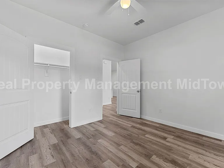 3331 Spring Ave — Photo 12