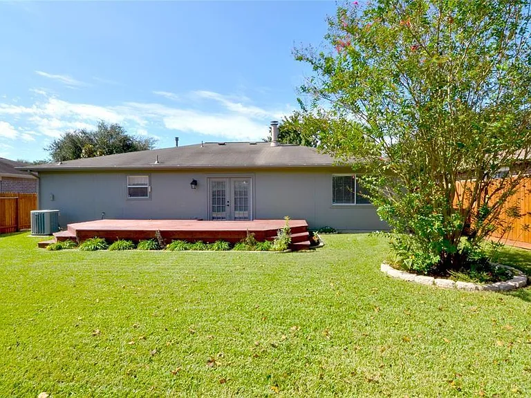 28926 Sedgefield St — Photo 16