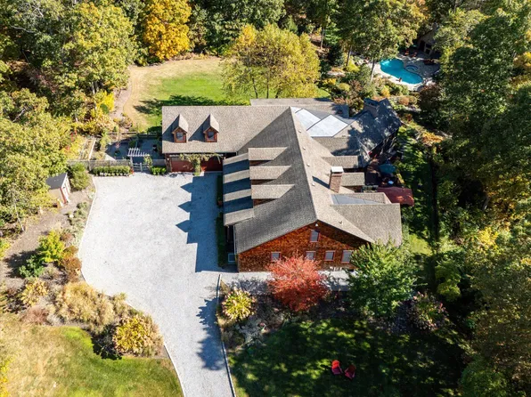 1750 Laurel Lake Dr, Mattituck, NY 11952